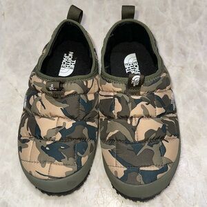 North Face ThermoBall Traction II Boys Slippers - camouflage - size 2